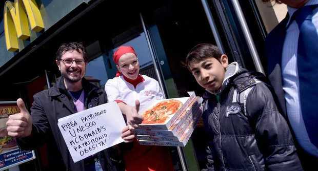 A Napoli la protesta dei pizzaioli contro McDonald’s