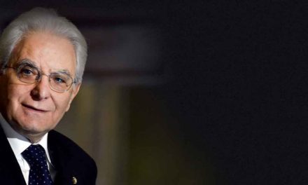 Taglio di retribuzione per il presidente Mattarella