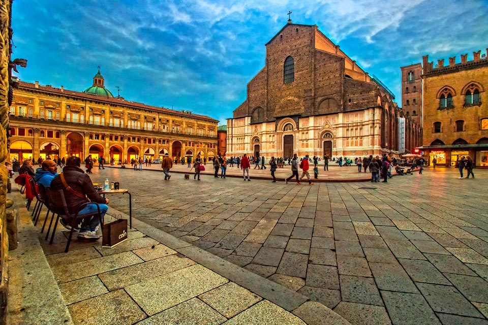 Piazza Maggiore : <br>Le cœur et l’âme de Bologne