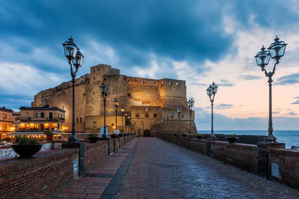 Napoli: <br>una città di castelli e di chiese