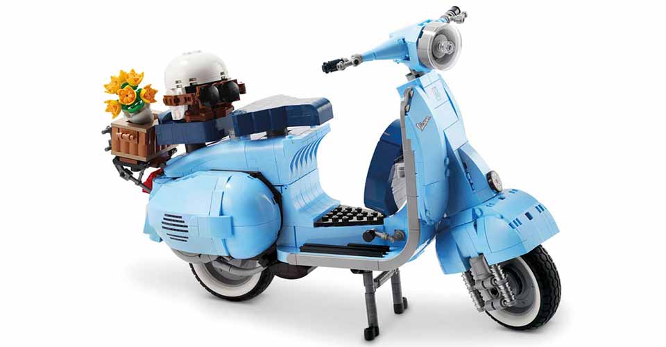 La Lego corre in Vespa 125