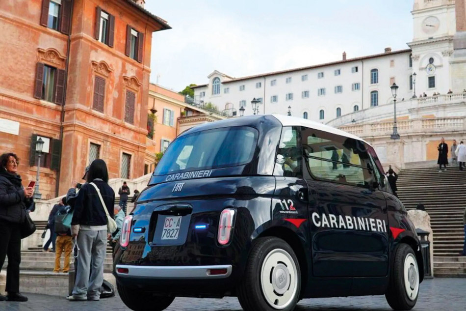 Una topolino in servizio