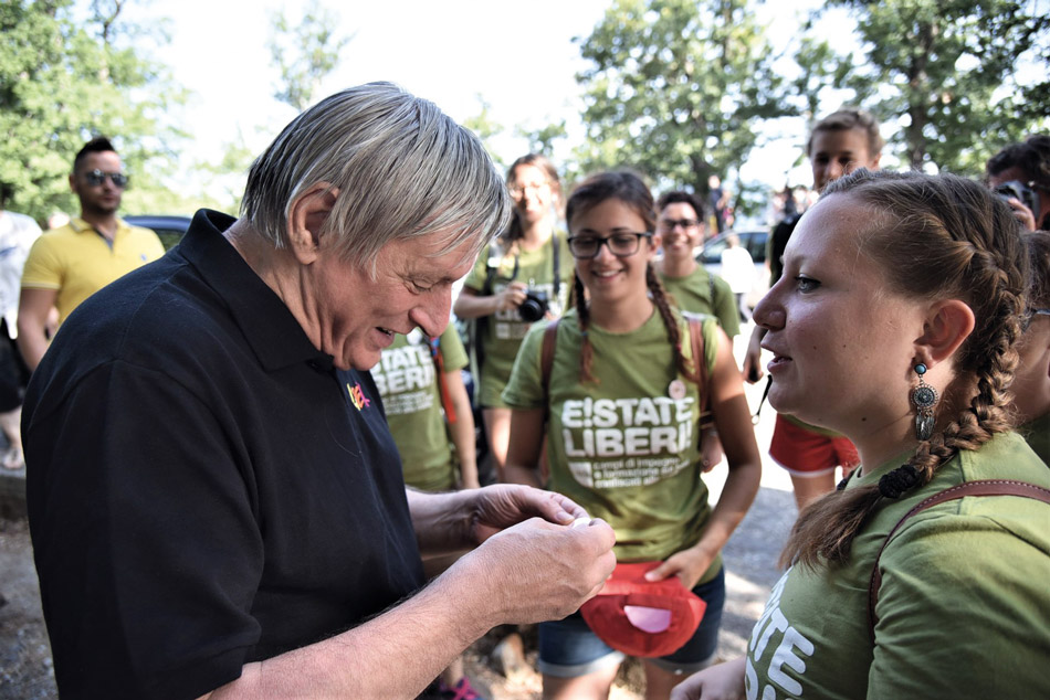 Intervista a Don Ciotti Benedire un carro armato è una bestemmia